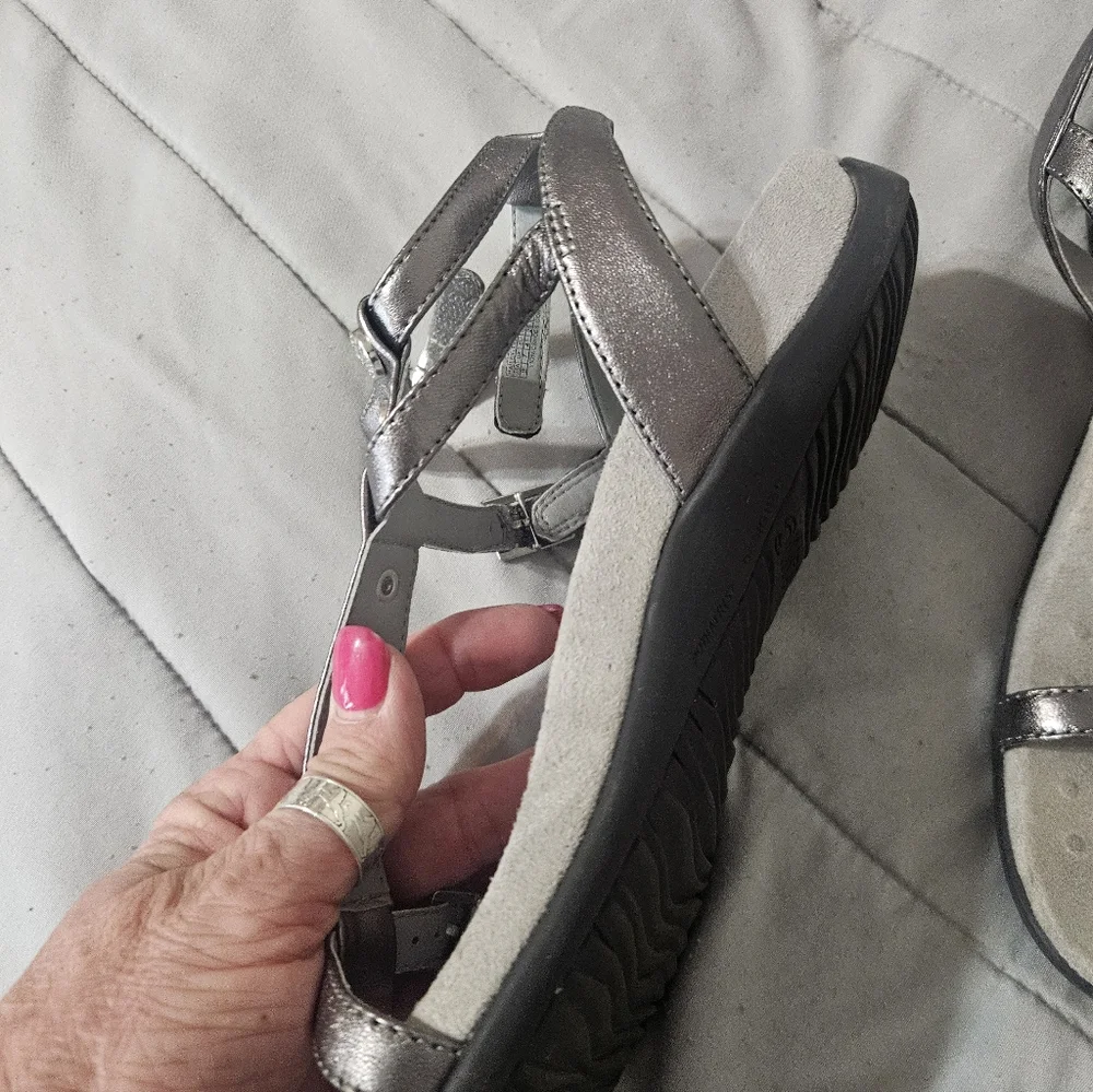 Vionic Sandals - Picture 5 of 14